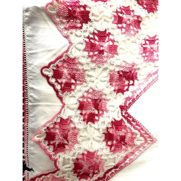 Handmade SET Of Intricate Crochet Floral around Edge Pillowcases - Picture 3 of 5